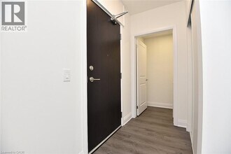 1936 Rymal Rd E in Hamilton, ON - Building Photo - Building Photo