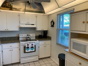 1740 Pine Valley Dr in Ft. Myers, FL - Foto de edificio - Building Photo