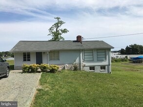 660 Shore Dr in Colonial Beach, VA - Foto de edificio - Building Photo