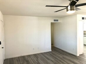 2715 Lillie Ave in Kingman, AZ - Building Photo - Building Photo