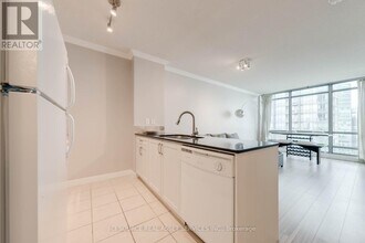 5 Mariner Terrace in Toronto, ON - Building Photo - Building Photo