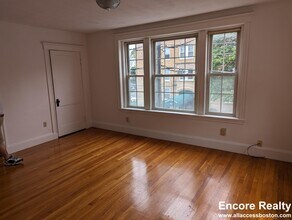 120 Summer St in Malden, MA - Foto de edificio - Building Photo