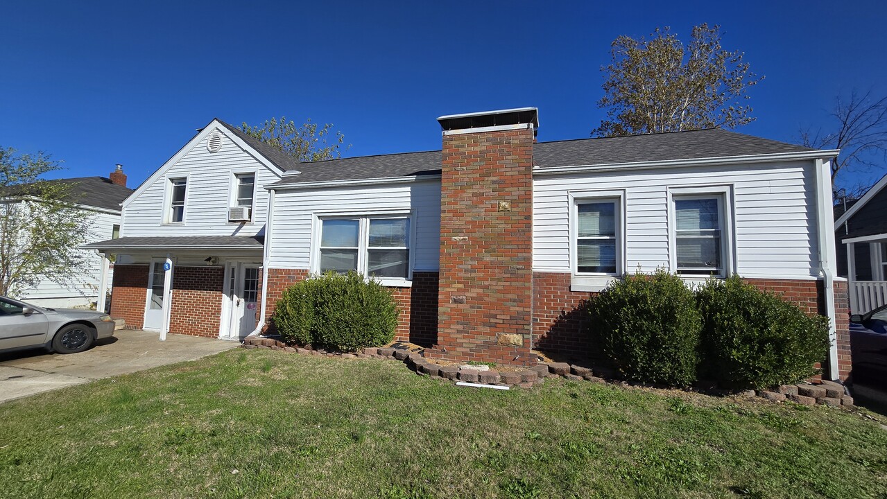 112 Bonds Ave in East Alton, IL - Building Photo