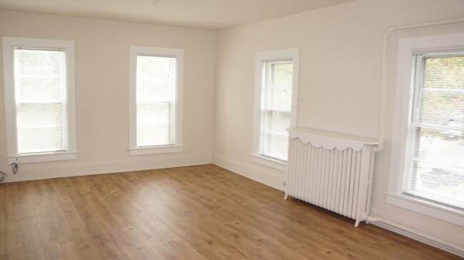 404 Mountain St in Elgin, IL - Building Photo - Building Photo