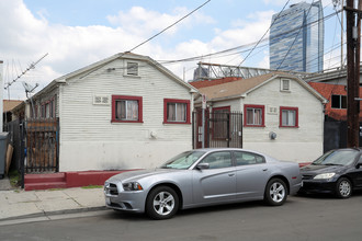 1321 W 12th Pl in Los Angeles, CA - Building Photo - Primary Photo