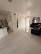 2450 Lincoln St in Hollywood, FL - Building Photo - Building Photo