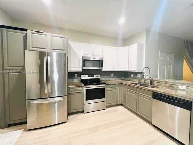 1816 Salerno Cir in Weston, FL - Foto de edificio - Building Photo