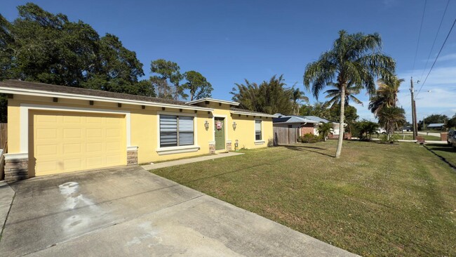 277 SE Verada Ave in Port St. Lucie, FL - Building Photo - Building Photo