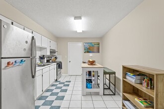 Orleans Apartments in Tampa, FL - Building Photo - Building Photo