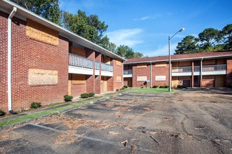 Southwick Apartments in Jackson, MS - Building Photo - Building Photo