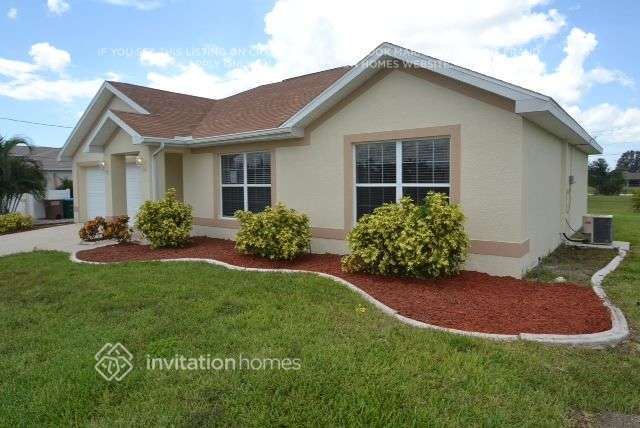 306 NW 15th Pl in Cape Coral, FL - Building Photo