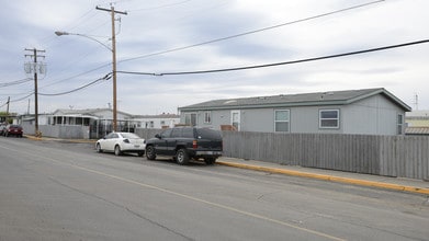 Uptown Court in Sunnyside, WA - Foto de edificio - Building Photo