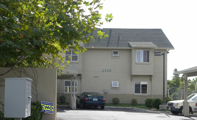 2320 Peralta Blvd in Fremont, CA - Foto de edificio - Building Photo