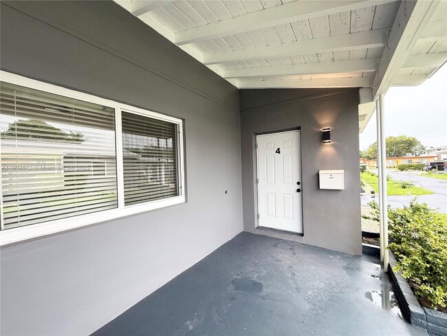 2213 Madison St in Hollywood, FL - Building Photo - Building Photo