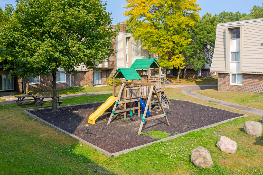 Park Vista in St. Paul, MN - Building Photo