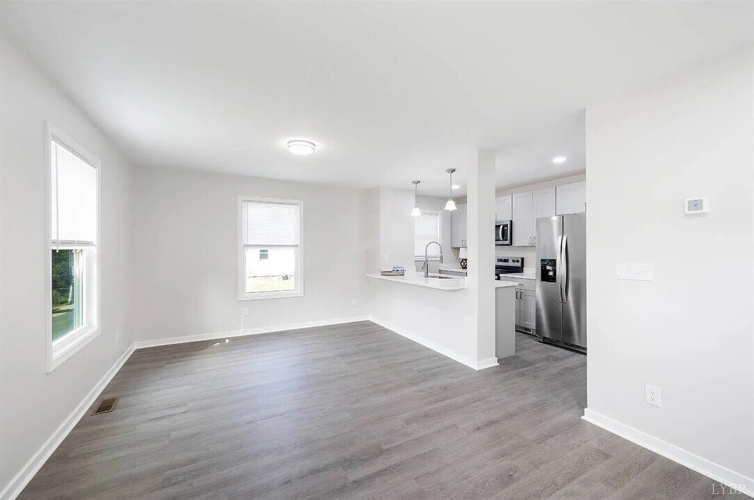 2410 Poplar St in Lynchburg, VA - Building Photo