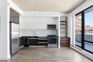 225 E 138th St in Bronx, NY - Building Photo