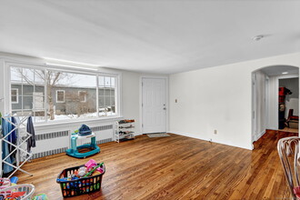 93 Elm St-Unit -1st Floor in Old Saybrook, CT - Building Photo - Building Photo