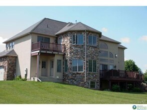 59 Carousel Ln in Easton, PA - Building Photo - Building Photo