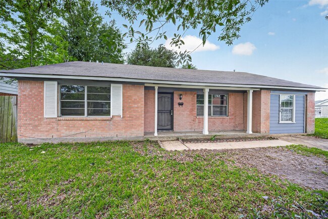 property at 3918 Tavenor Ln