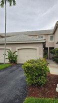 2213 Salerno Cir in Weston, FL - Building Photo