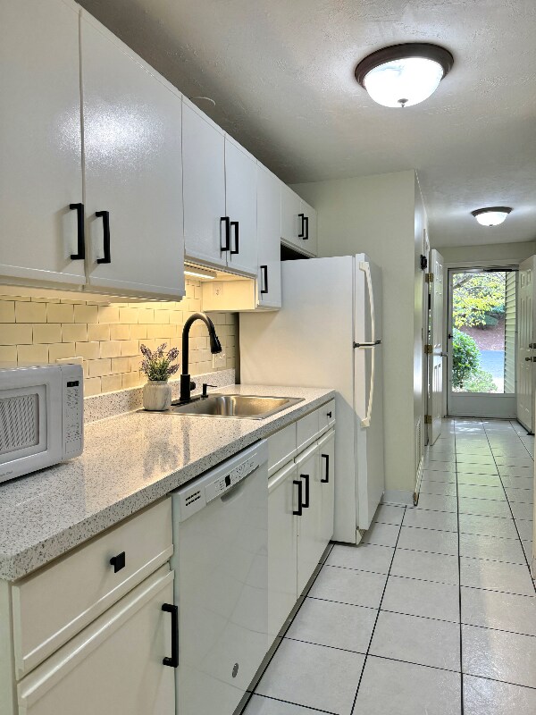 15 Lordvale Blvd in Grafton, MA - Foto de edificio - Building Photo