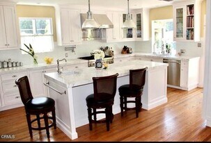 807 N Doheny Dr in Beverly Hills, CA - Building Photo