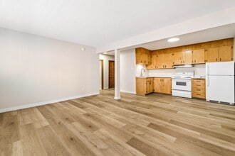 2242-2242 Scarth St in Regina, SK - Building Photo - Building Photo