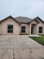 610 W Blue Jay Ave in Pharr, TX - Building Photo