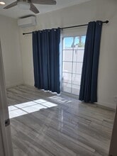 525 S Western Ave in Santa Ana, CA - Building Photo - Building Photo