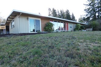 3011 S Oakcrest Lp. in Port Angeles, WA - Building Photo - Building Photo