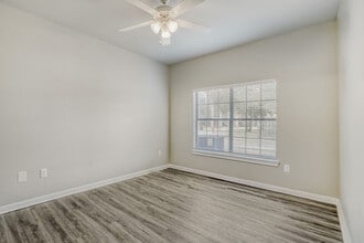 The Oakmoor in Houston, TX - Foto de edificio - Building Photo