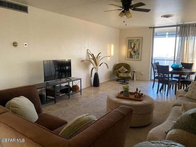 1800 N Stanton St in El Paso, TX - Building Photo - Building Photo