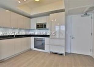 1010 Brickell Ave, Unit 3307 in Miami, FL - Foto de edificio - Building Photo