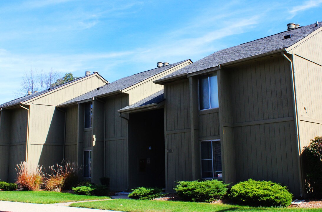 The Woods of Eagle Creek in Indianapolis, IN - Building Photo