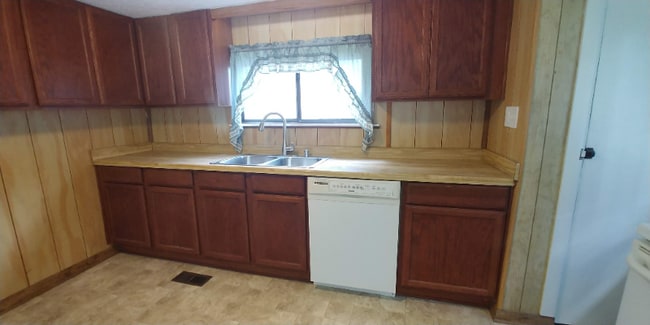 136 E Wadsworth Cir in Oak Ridge, TN - Building Photo - Building Photo