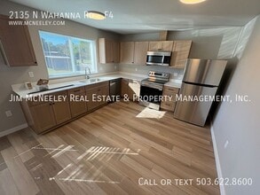 2135 N Wahanna Rd in Seaside, OR - Foto de edificio - Building Photo