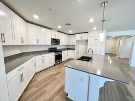 6880 E Dwight Way in Fresno, CA - Building Photo