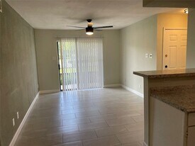 2750 Holly Hall St, Unit 613 in Houston, TX - Building Photo