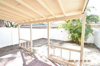 1724 Castle Rock Rd in Tampa, FL - Building Photo - Building Photo