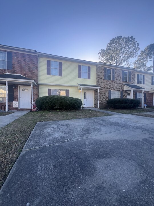 6891 Shahid Row in North Charleston, SC - Building Photo