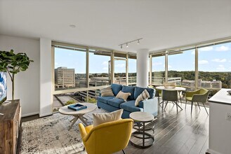 8520 Tyco Rd in McLean, VA - Building Photo - Building Photo