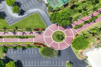 100 N Collier Blvd in Marco Island, FL - Building Photo - Building Photo