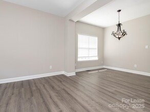 6211 Rosebriar Ln in Charlotte, NC - Building Photo - Building Photo
