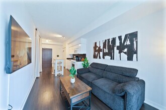 2708 Puente de Luz in Toronto, ON - Building Photo - Building Photo