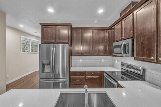 2736 SE 84th Ave in Portland, OR - Building Photo - Building Photo