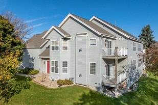 Hunter's Trail in Sun Prairie, WI - Building Photo