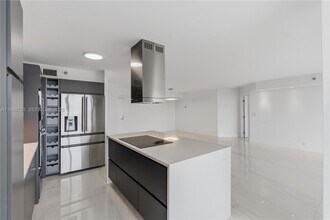 19101 NE 36th Pl in Aventura, FL - Foto de edificio - Building Photo