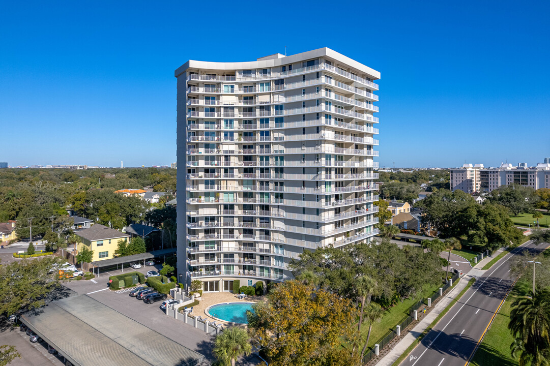 Bayshore Diplomat Condominium in Tampa, FL - Building Photo