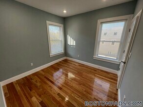 29 Alpine St, Unit 2 in Somerville, MA - Building Photo - Building Photo